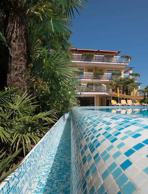 Hotel Capri Bardolino 3S Exterior photo