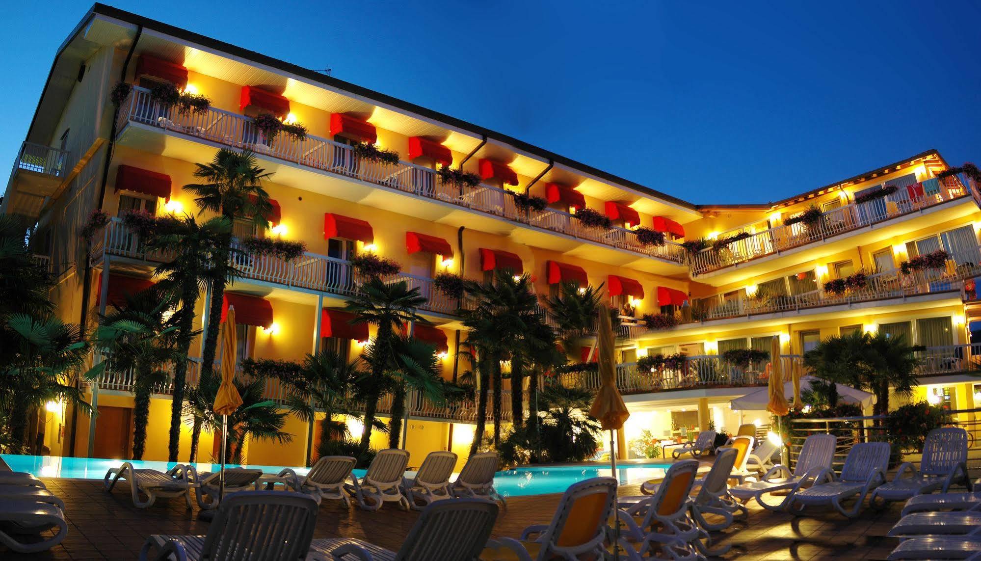 Hotel Capri Bardolino 3S Exterior photo