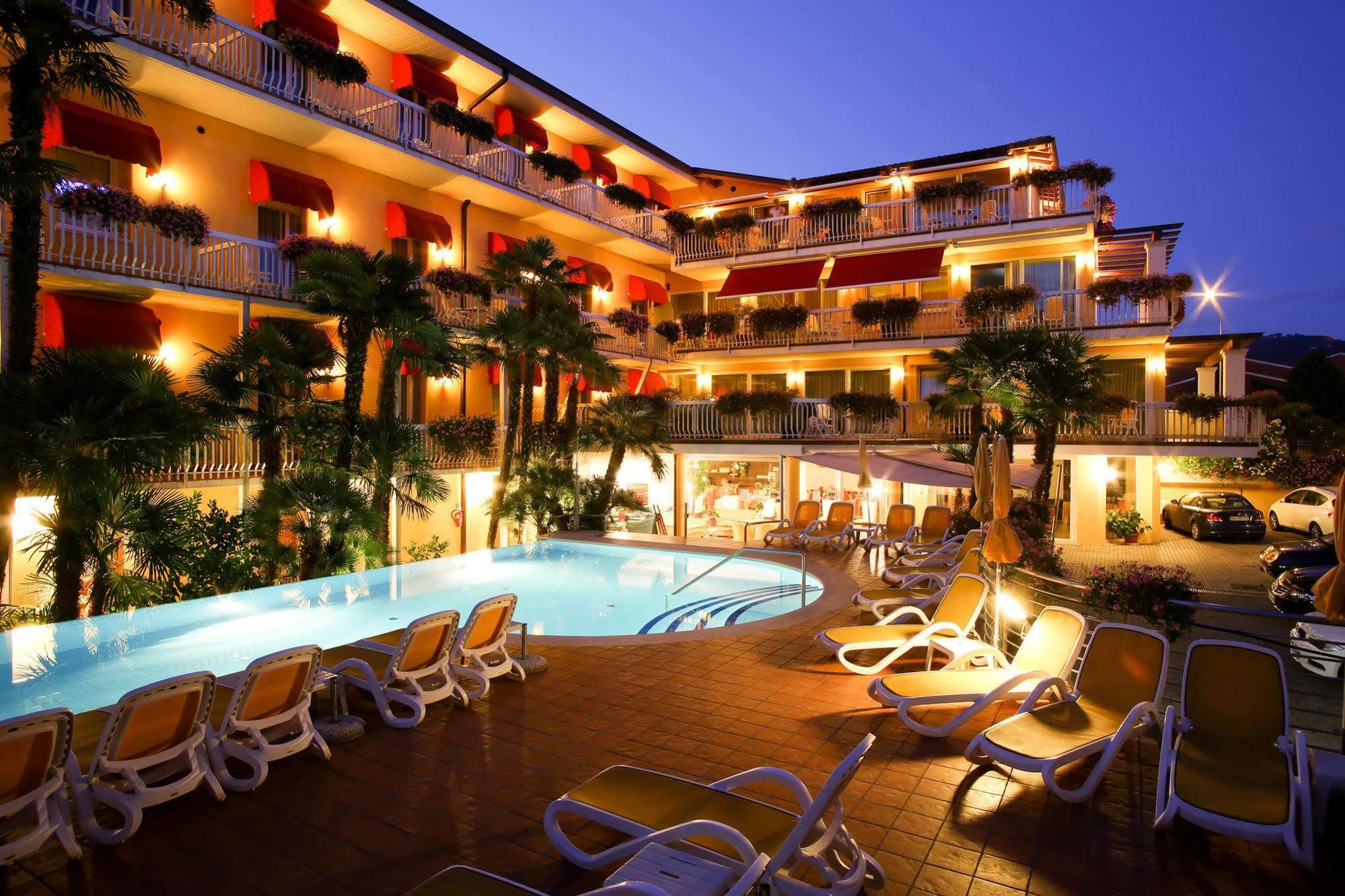 Hotel Capri Bardolino 3S Exterior photo