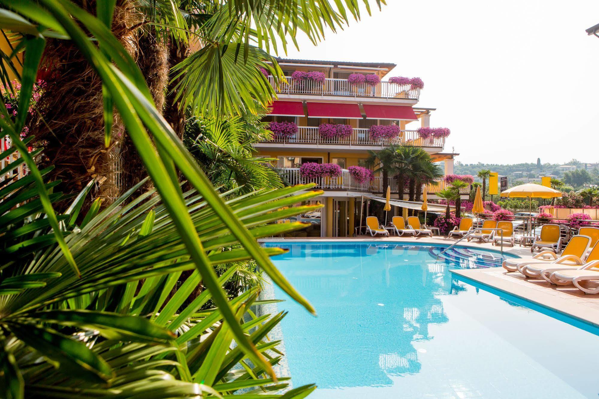 Hotel Capri Bardolino 3S Exterior photo