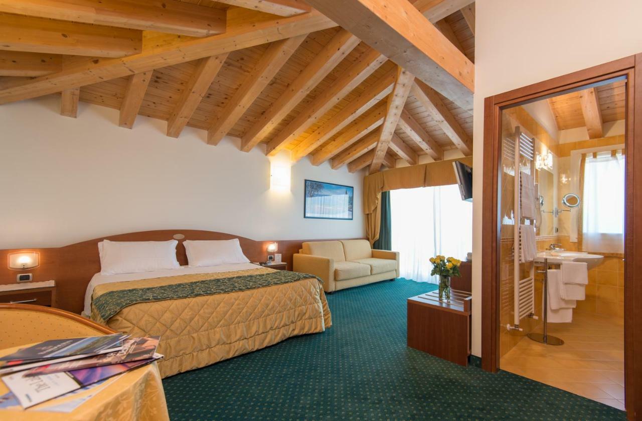 Hotel Capri Bardolino 3S Exterior photo